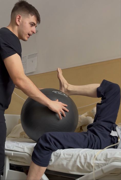 Recuperare la domiciliu - Kinetoterapie AVC - Hernie de disc - Protezare - Scolioză - Cifoza - Umar dureros