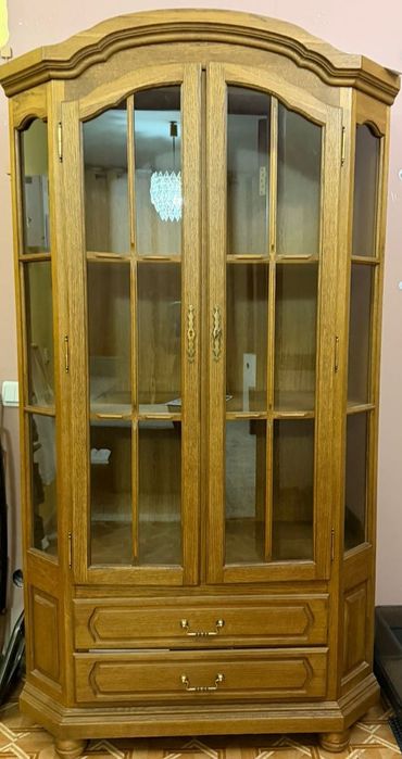Продам сервант красивый