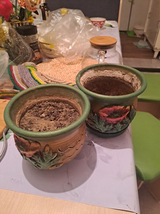 Глиняный горшок.