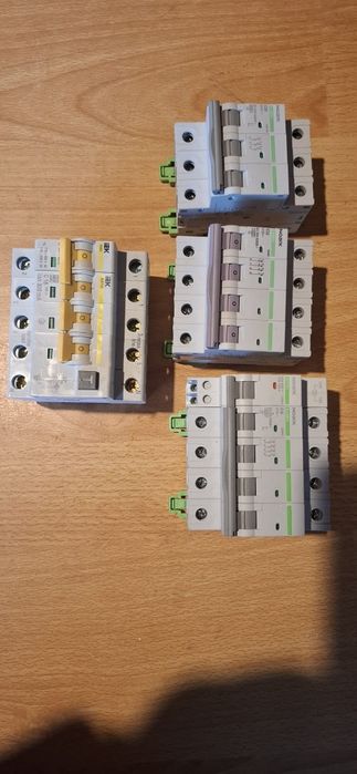 Vând siguranțe diferentiale trifazice