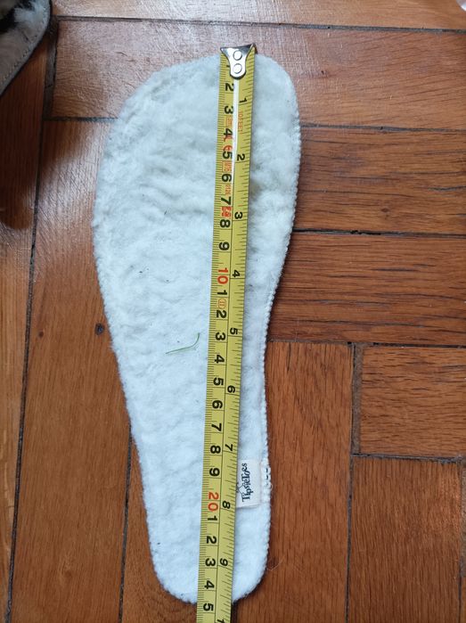 Продавам боси обувки естествена кожа