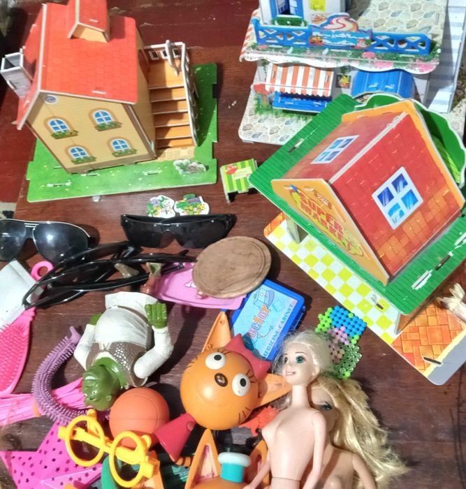 Большая коробка с игрушками