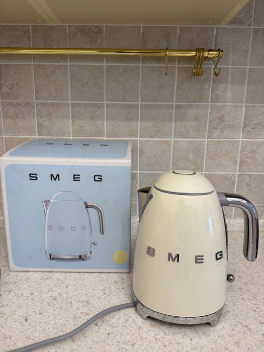 Оригинальный чайник Smeg