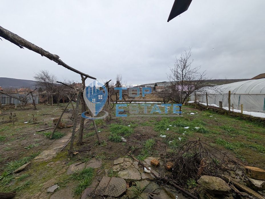 Едноетажна къща с вътрешна баня и кладенец в село Джулюница