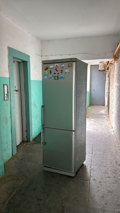 LG холодильник поодам