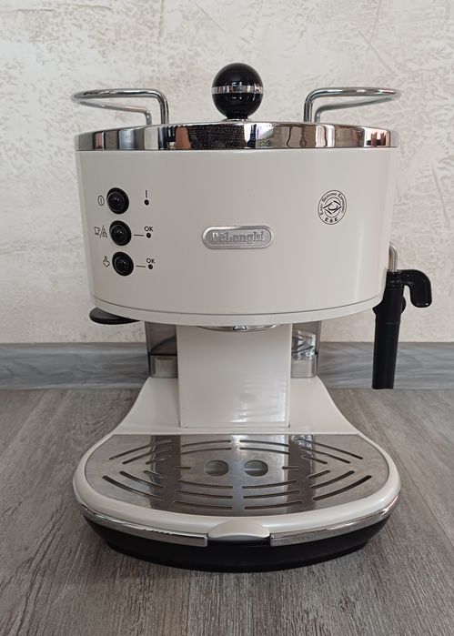 Еспресо кафемашина Delonghi Eco 311.  W