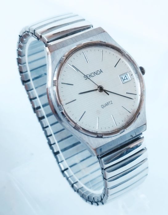 Ceas bărbătesc Sekonda cu quartz, carcasă și curea din oțel inoxidabil.