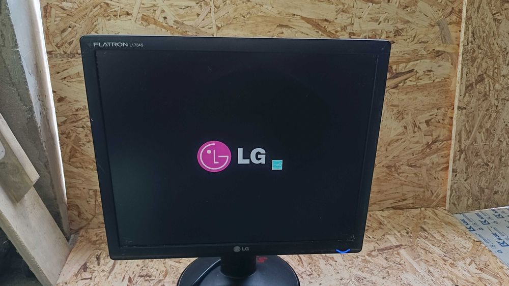 Мониторы LG FLATRON L1742S/L1734S 2 шт.