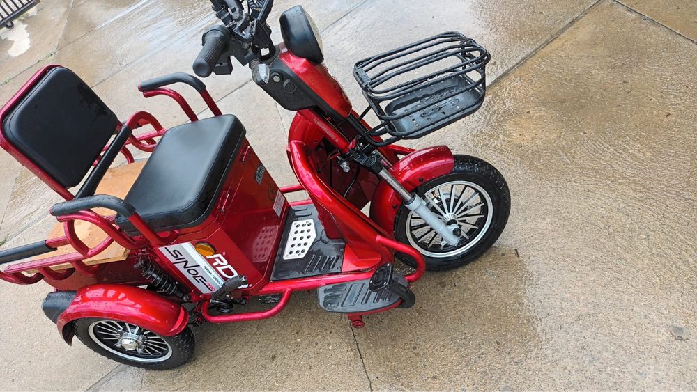 Vand triciclu electric