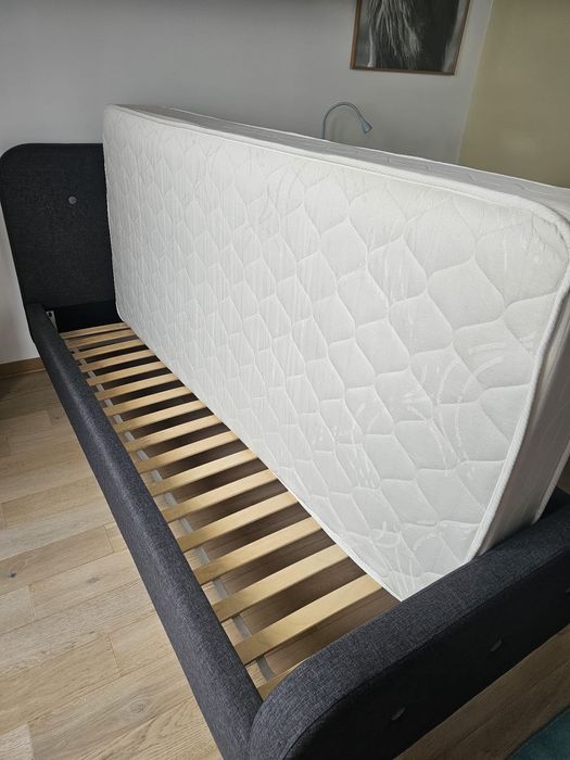 Vând pat + saltea 90x200