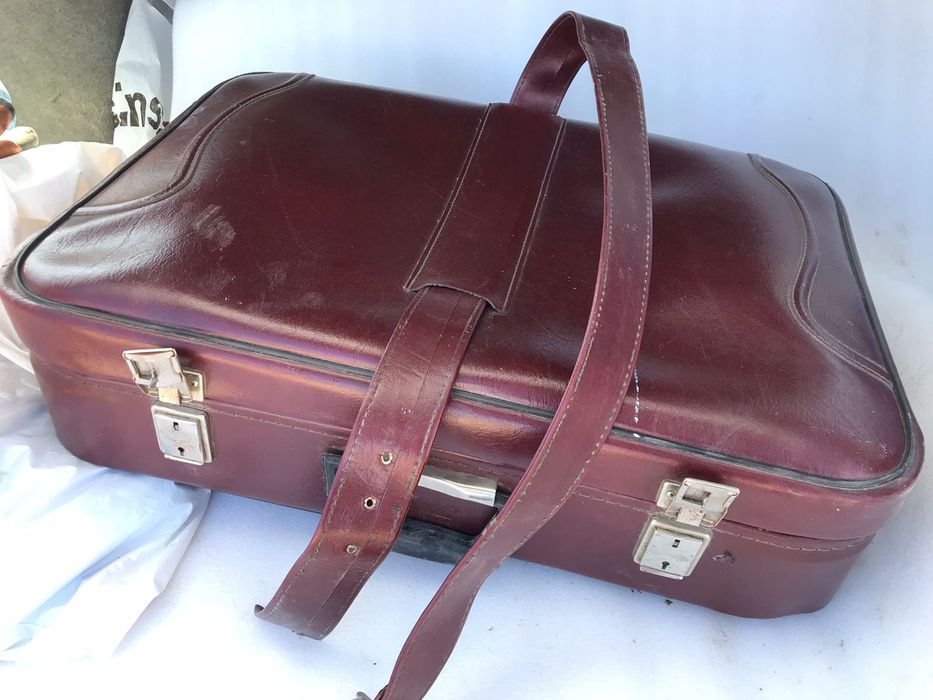 Продаю советский кожаный чемодан