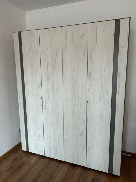 Срочно продается шкаф и прихожка