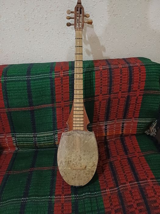 Рубоб сотилади. Холати яхши.