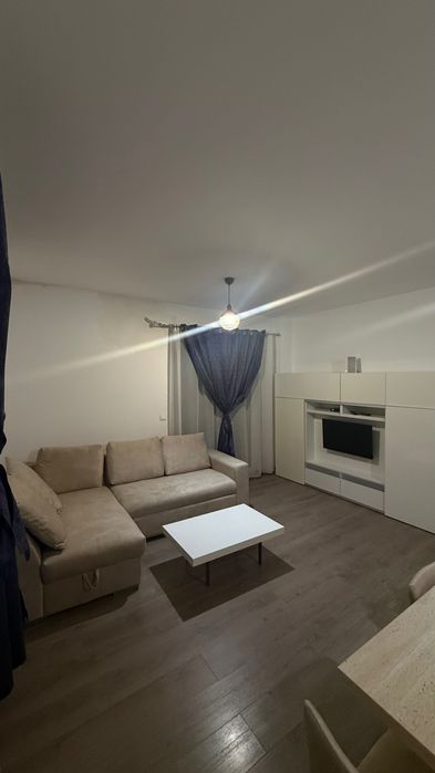 Închiriez apartament, în spate la mall blocurile vezi