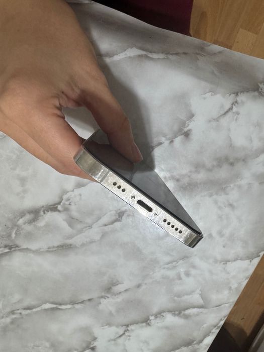 Продаю iPhone 12 Pro в хорошем состоянии