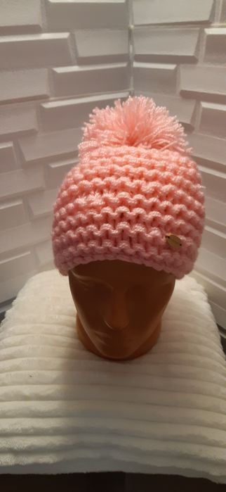 Ръчно изплетена шапка