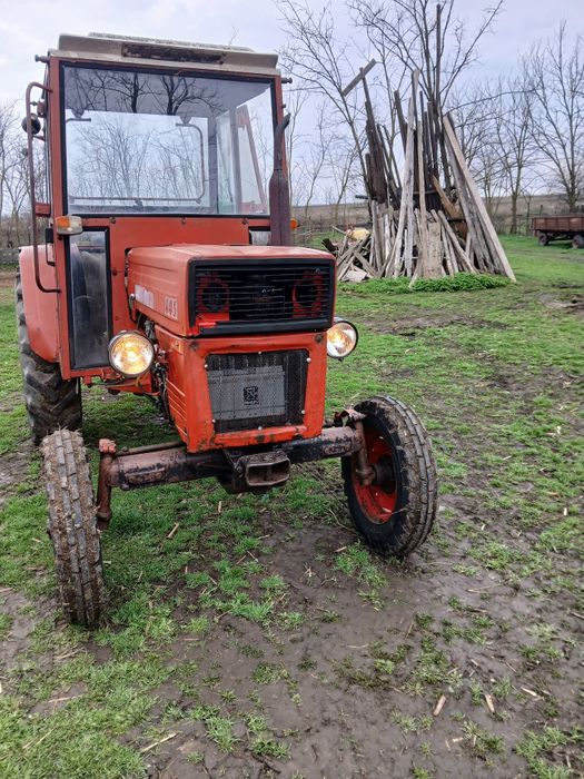 Vând tractor u445 anul 2002