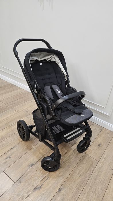 Продам коляску Joie