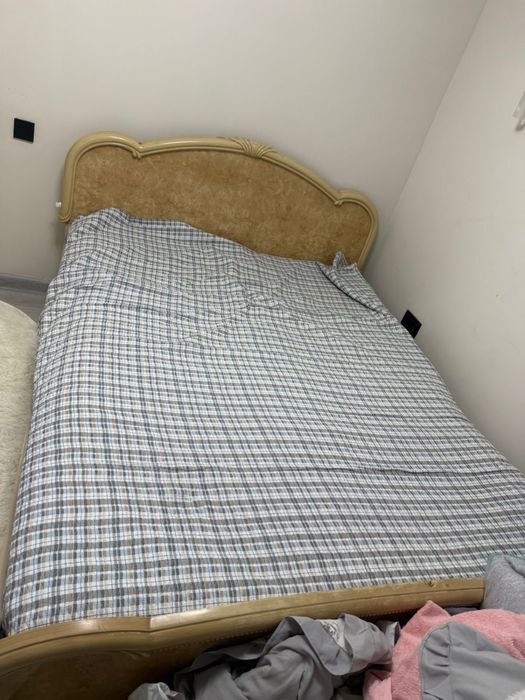 Кровать с матрасом