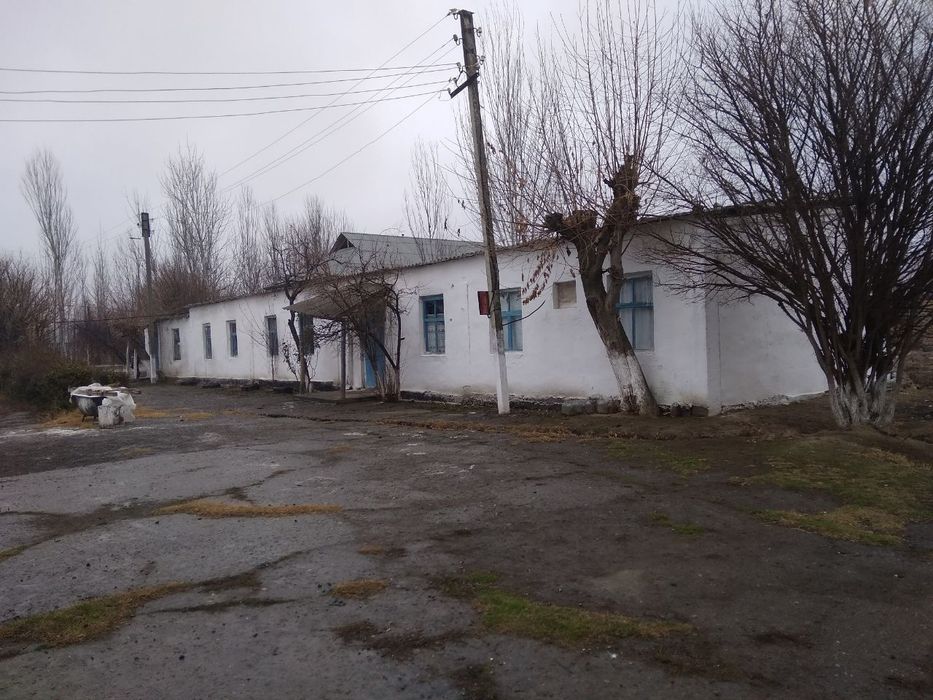 Продается земельный участок с зданиями