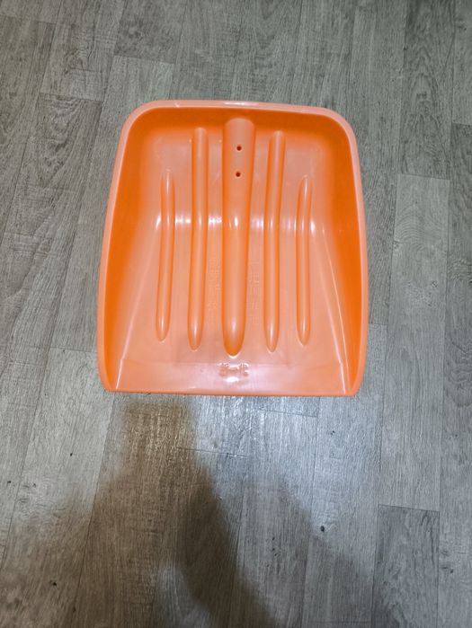 Продам снеговую лопату