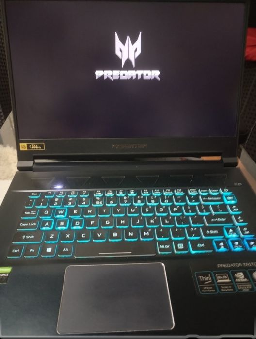 Laptop acer predator triton 500 cu geanta transport acer predator