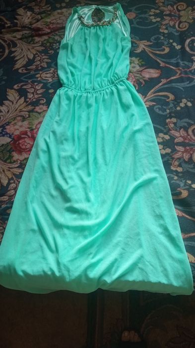 Продается платье длинное,в хорошем состоянии.