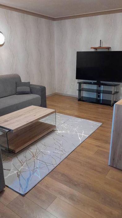 Дава се под наем Тристаен апартамент в Бургас, Лазур - 115 кв.м за 765 € - Снимка #1