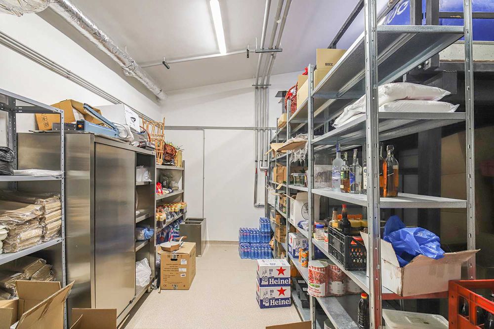 Дава се под наем Заведение в с. Кладница, Област Перник - 380 кв.м за 1683 € - Снимка #5