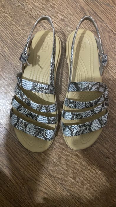 Сандали девочквм crocs