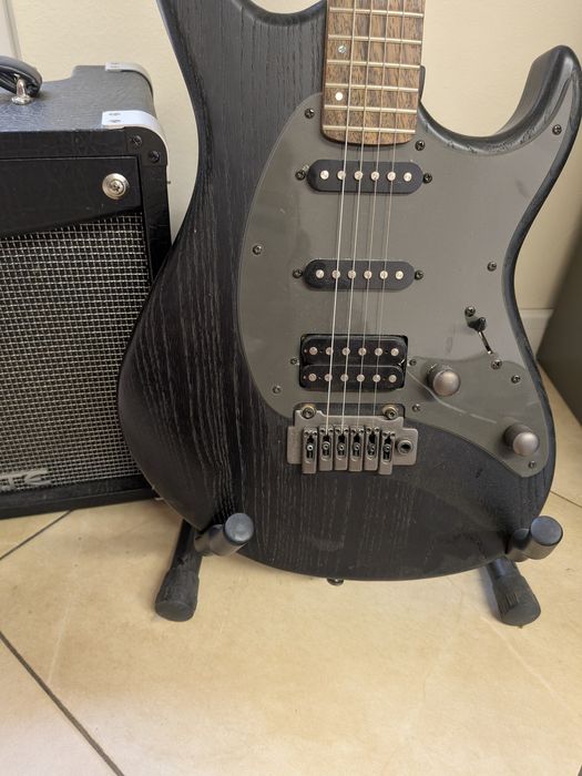 Електрическа китара и усилвател