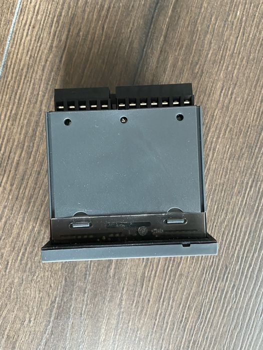 Контролер за управление на температура