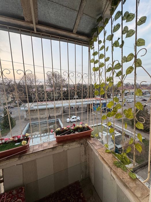 Срочно Продаеться 2-ком квартира городе Чирчике районе Наваи центр