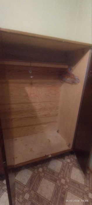 Отдам даром шкаф для одежды советский