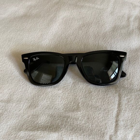Солнцезащитные очки Ray-Ban Wayfarer Classic