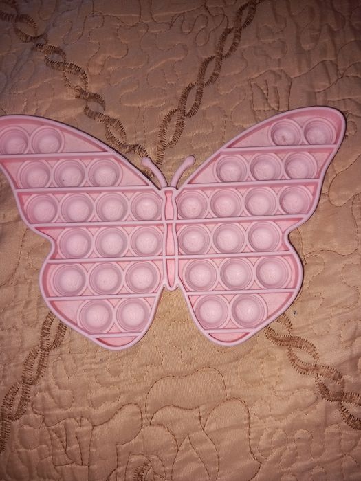 Pop it fluturaș roz