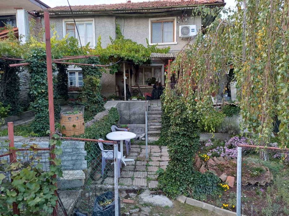 Къща в с. Леденик