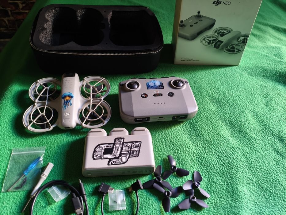 Квадрокоптер DJI neo.