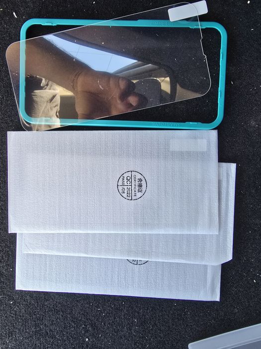 Vând 3 folii iPhone 13 pro max set complet