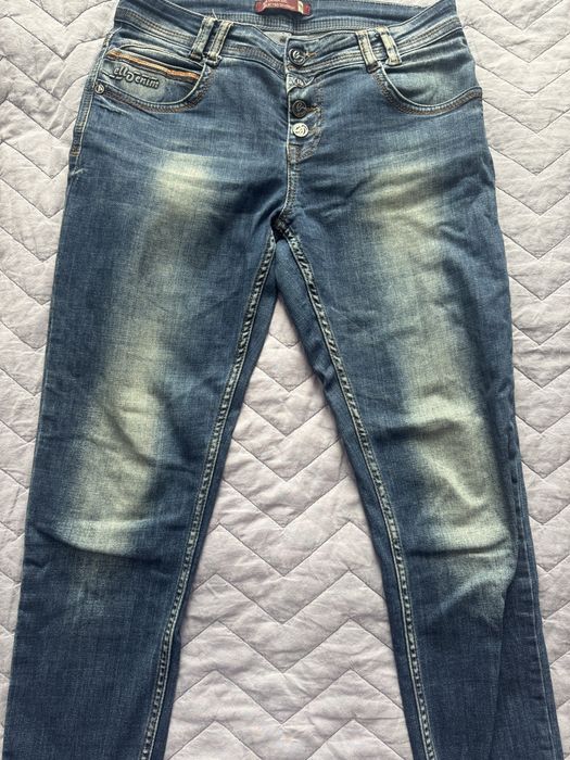 Модерни дамски дънки - размери S-M