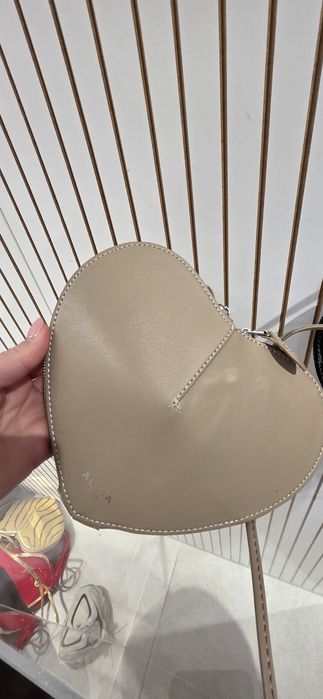 Чанта сърце Alaia златна и бежова