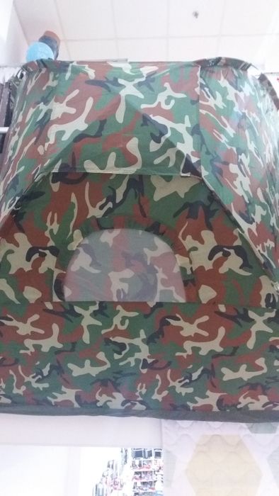 Нова четириместна камофлажна палатка с комарник