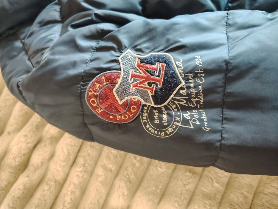 Vând geaca LA Martina