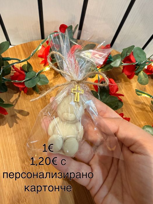 Подаръци за гости от ароматни свещи и епоксидна смола