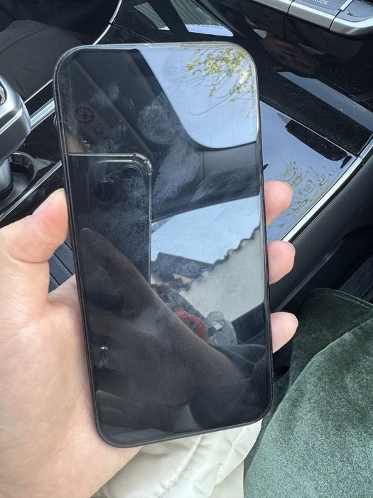 IPhone 16 черного цвета