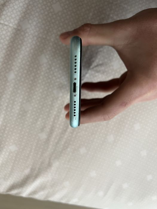 Vând iphone 11 pentru piese /placa de baza iphone 13 /display original