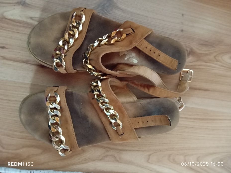 Обувки на висок ток