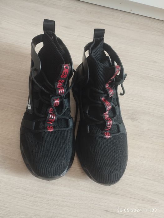 Продам кросовки безопасные