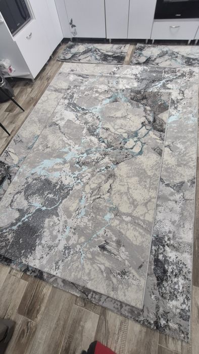 Vand set covoare noi