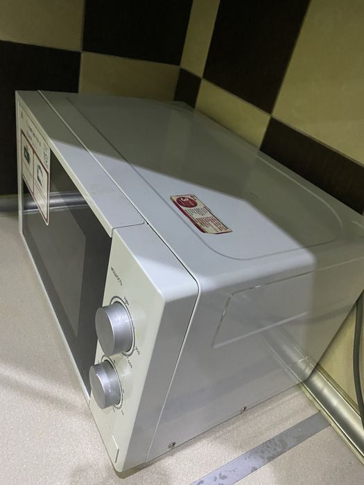 Продается микроволновая печь LG MS-2022D